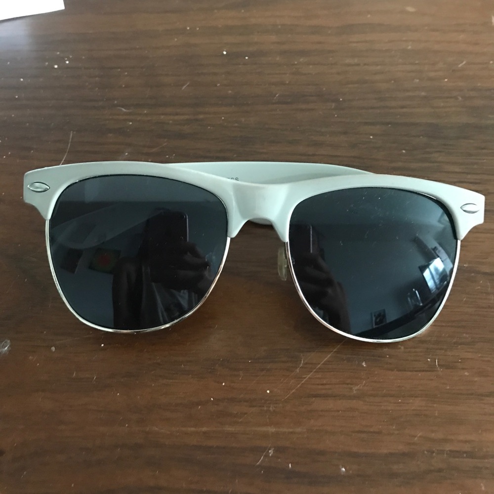 Wayfairer Black And Gray Sunglasses